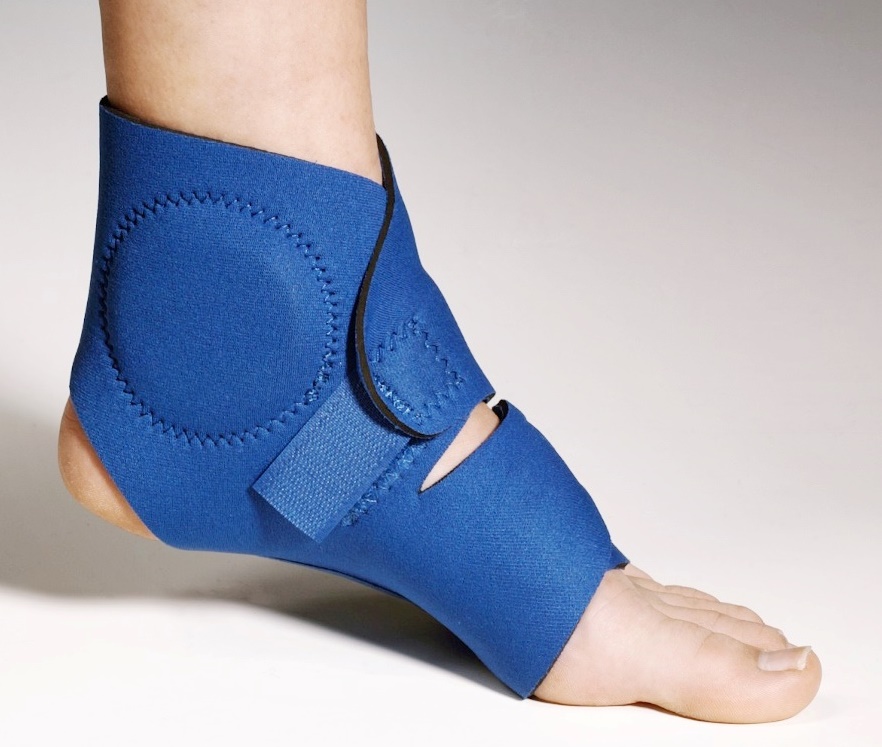 Ортопедическая операция ног. Бандаж для стопы. Фиксирующая повязка на стопу. Повязка при переломе лодыжки. Ортез при переломе ладьевидной кости.